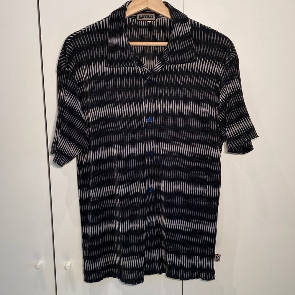 YMLA crinkled Shirt shorts sleeves geometric black grey M